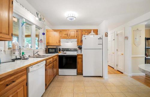 South Chatham House | Sun Room Beaches and Dog Welcome