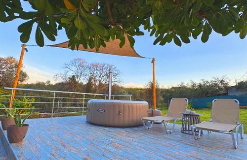 Kato Stalos House | Sun-sevieria 5 ' from the beach.