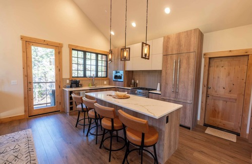 Roslyn House | Suncadia Serenity on 13 Villa with ev charger