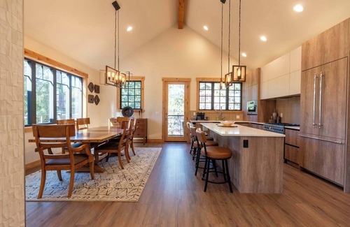 Roslyn House | Suncadia Serenity on 13 Villa with ev charger