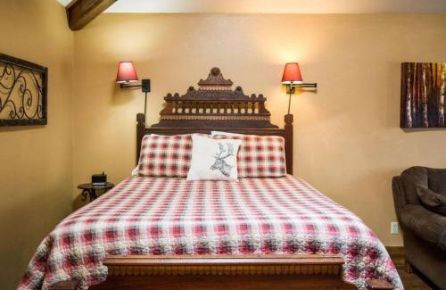 Estes Park House | Sundance Suite, 1 Bedroom with fireplace Dogs OK