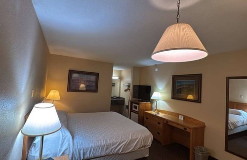 Forsyth Hotel | Sundowner Inn by Capital O Forsyth I 94