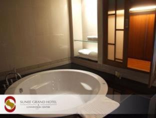 Nai Mueang Hotel | Sunee Grand Hotel and Convention Center