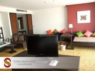 Nai Mueang Hotel | Sunee Grand Hotel and Convention Center