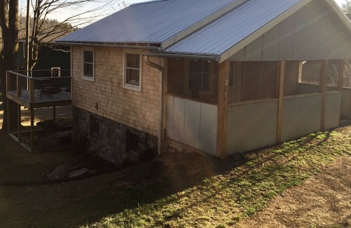 Blowing Rock Cottage | Sunflower Cottage 1 Bedroom Cottage by Redawning