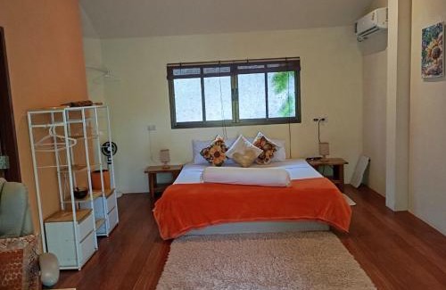 Haad Yao House | Sunflower Cottage Tracy Island Had Yao Bay