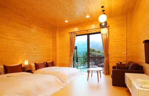 Dahu Bed & Breakfast | Sunlight Forest