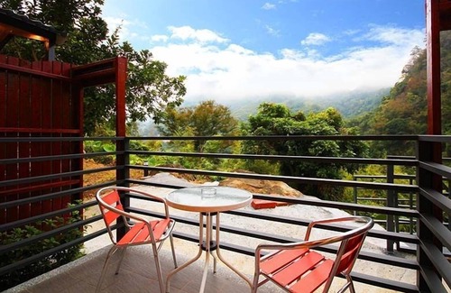 Dahu Bed & Breakfast | Sunlight Forest