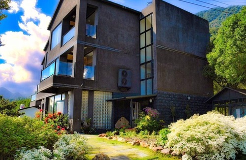 Chenggong Bed & Breakfast | Sunlight Gallery landscape B&B