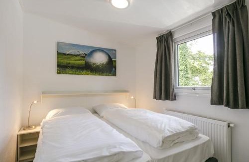 Lochem Ski Chalet | Sunlit Chalet by the Pond