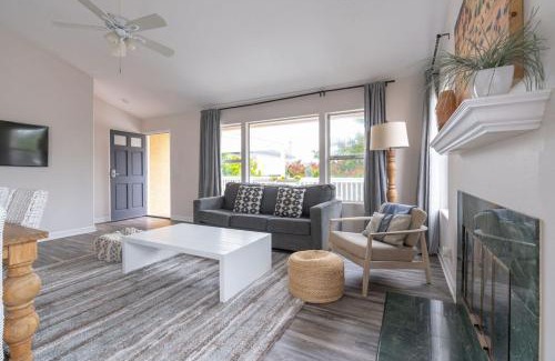 Village of La Jolla House | Sunlit La Jolla Village Gem with Peak Ocean Views