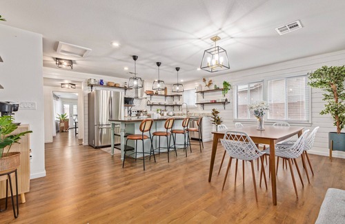 Camelback East House | Sunlit Mid-Mod Oasis Phoenix - LONG-TERM ONLY