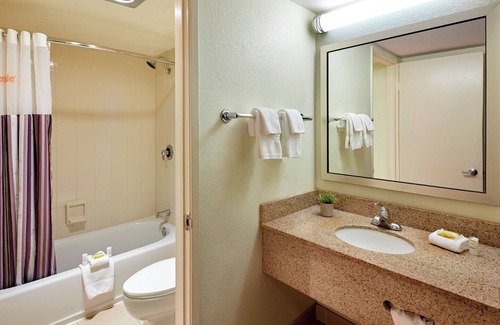 Mission Valley Hotel | Sunlit San Diego Retreat w/Pool - Your Relaxation Spot, 3 Rooms