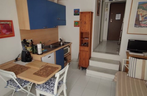 Villefranche-sur-Mer Apartment | Sunny 1bedroom Apt in the heart of the old Historical town, air-conditioning