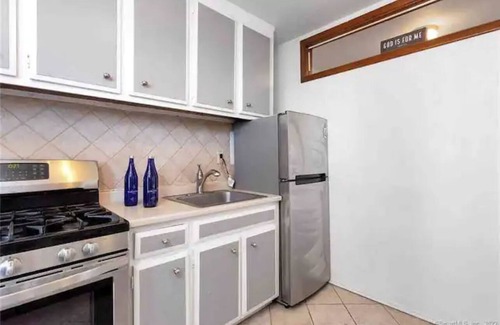 Downtown Apartment | Sunny 1Bedroom Apt in downtown Stamford! Close to ALL!