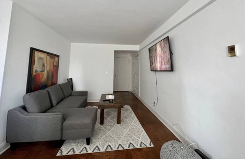 Downtown Apartment | Sunny 1Bedroom Apt in downtown Stamford! Close to ALL!
