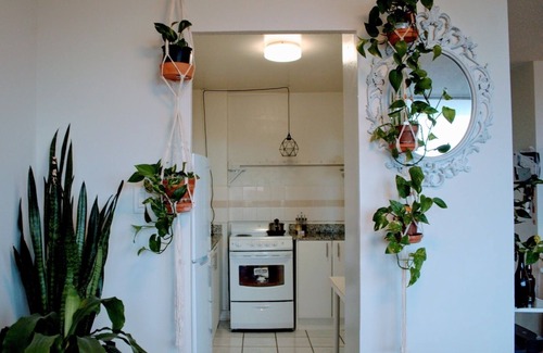 Cabbagetown Apartment | Sunny 2-BR in St Jamestown Toronto