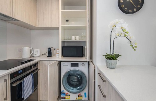 Trentham House | Sunny 2 BR Oasis in Trentham
