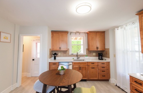 Newport Apartment | Sunny 3 Bed Unit- Broadway neighborhood in Newport