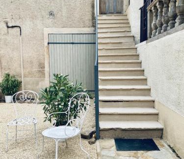 Moulins Engilbert Apartment | Sunny 3BR Apt