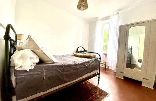 Moulins Engilbert Apartment | Sunny 3BR Apt