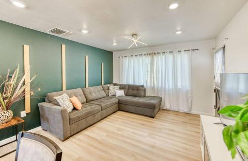 Raisin House | Sunny 3BR Fresno Haven w Pool