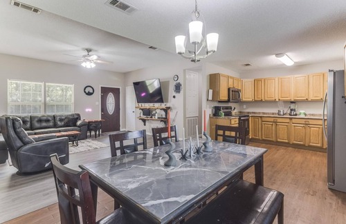 Ocean Springs House | Sunny 4-Bed Retreat Near Ocean Springs Beach