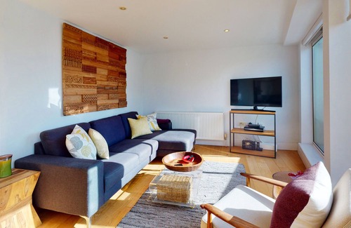 Haggerston House | Sunny and quiet 2 bed Penthouse flat in Haggerston
