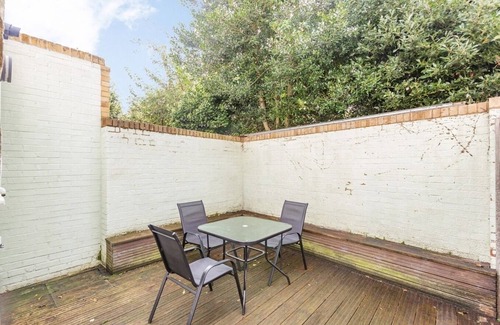 Maidstone House | Sunny and spacious 3-bedroom house in Maidstone, ideal for a relaxing, comfortable stay.