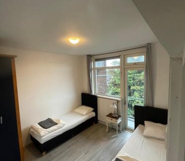 Carnisse Apartment | Sunny and spacious apartment