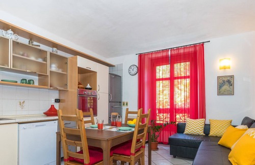 Vanchiglietta Apartment | Sunny Apartment by Wonderful Italy