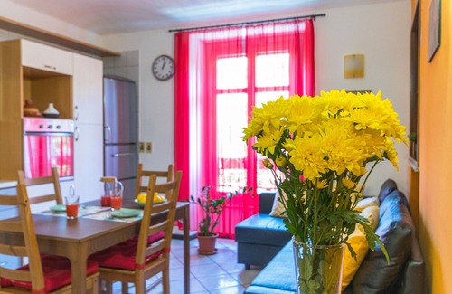 Vanchiglietta Apartment | Sunny Apartment by Wonderful Italy