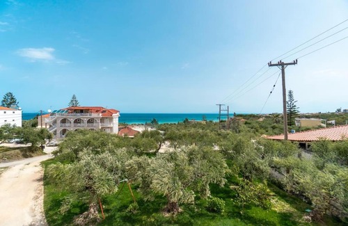 Amoudi Apartment | Sunny Aprt at Klelia Cottage