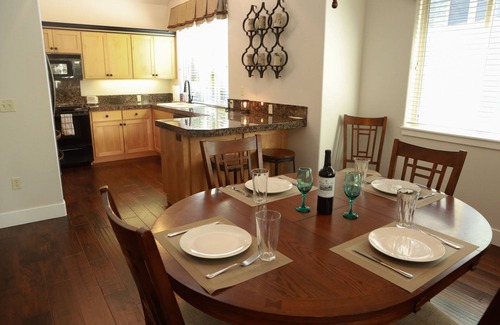 Redmond House | ☀️ Sunny Central Or. Creekside Water Front 🦮 Friendly Townhome @ Eagle Crest