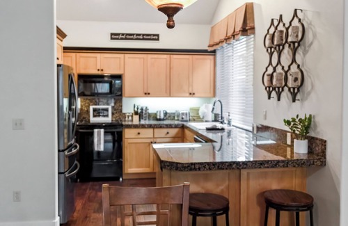 Redmond House | ☀️ Sunny Central Or. Creekside Water Front 🦮 Friendly Townhome @ Eagle Crest