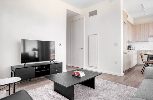Clinton Hill Apartment | Sunny Clinton Hill 2BR w/W/D, Gym & Pool, nr BAM, by Blueground