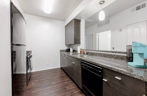 Del Rey Apartment | Sunny & Comfortable 1BR Retreat by Marina with Free Parking