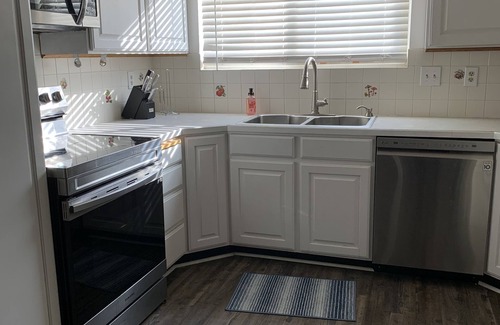 Pocatello House | Sunny Days w/room for everyone. Pet-Friendly!