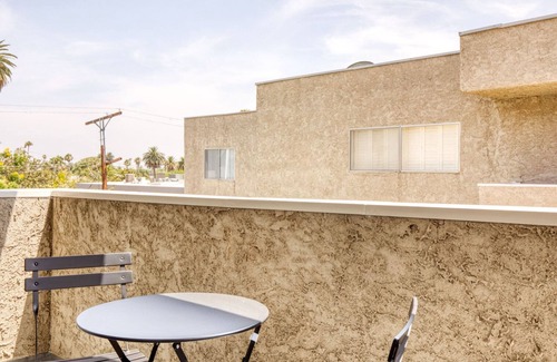 Beverly Grove Apartment | Sunny Fairfax 1BR w/Pool, near WF + TJ, Melrose shopping, by Blueground