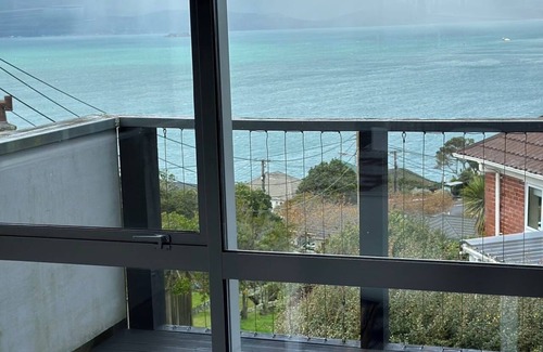 Khandallah House | Sunny, family-friendly house with harbour views