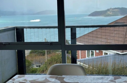 Khandallah House | Sunny, family-friendly house with harbour views