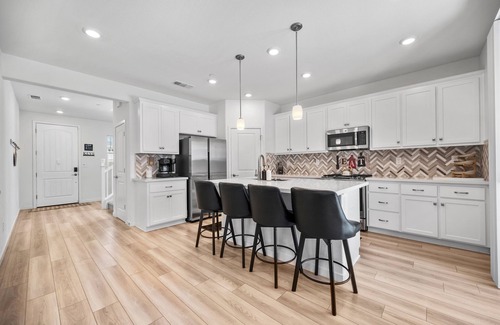 Folsom House | Sunny Folsom Escape: Cozy Vibes & Stylish Stay