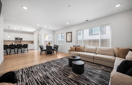 Folsom House | Sunny Folsom Escape: Cozy Vibes & Stylish Stay