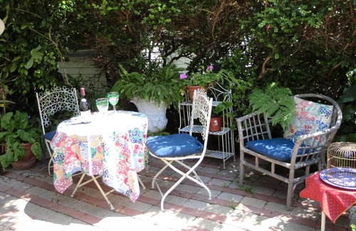 Venice House | Sunny French-Country Cottage/Organic Gardens & Outdoor Living