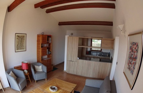 Le Rayol Apartment | Sunny fully equipped apartment with fantastic sea view.