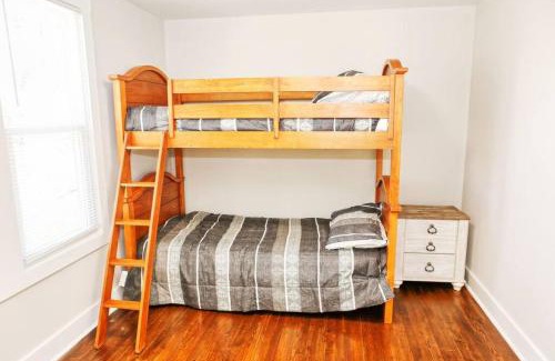 Lincolnton House | Sunny Hill Cottage with 4 Beds