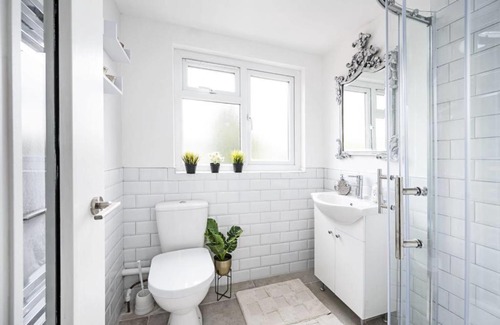 Hendon Apartment | Sunny Hill Park Apartment