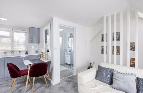 Hendon Apartment | Sunny Hill Park Apartment