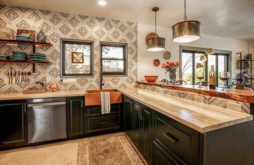 Flagstaff Cottage | Sunny Historic Cottage+Wineries+Outdoor Living+Verde Train+Holiday Availability