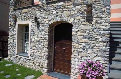 Casanova Lerrone Apartment | Sunny house with garden, 10 min Alassio beach and close to the golf courses